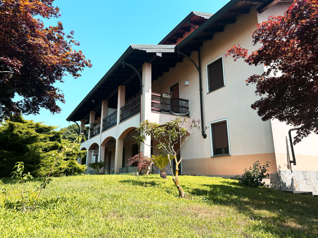 guest house con giardino a Sizzano
